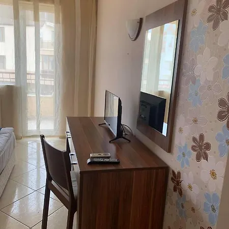 семеен брилянс - Family Brilliance Hotell